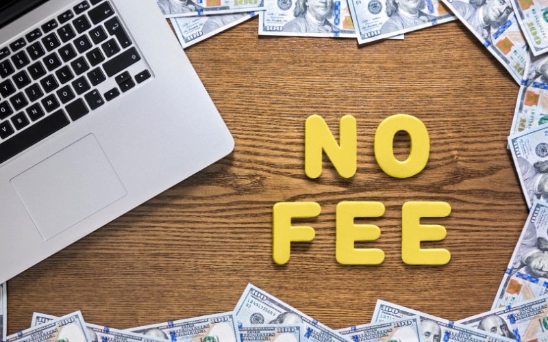 Laptop with the words "no fee"